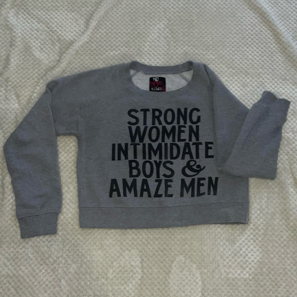 “Strong Women” Sweater (Junior M)